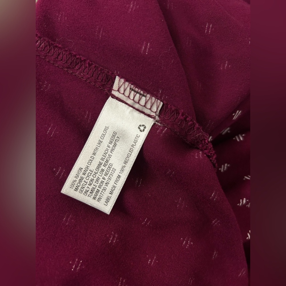 Merona Maroon Patterned Blouse Size Medium - Picture 6 of 6